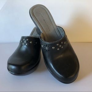 Tommy Hilfiger Jaelyn Wedge Mules Black NWT Size 6